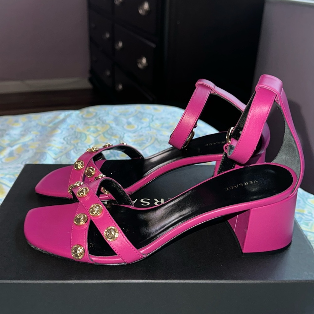 VERSACE T.55 VITELLO SANDAL SIZE 38.5